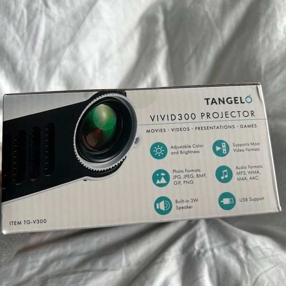 Tangel Vivid 300 Projector - Picture 2 of 4